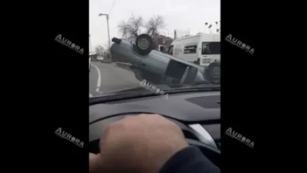 ՏԵՍԱՆՅՈՒԹ․ Սարալանջի փողոցի նեղ հատվածում ավտոմեքենա կա կողաշրջված