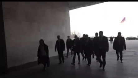 ՏԵՍԱՆՅՈՒԹ․ Ադրբեջանցի պատգամավորներին մեծ թվով անվտանգության աշխատակիցներ էին ուղեկցում