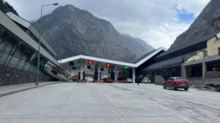 Վրաստանը 1 ամսով փակել է «Կազբեկի» անցակետի ելքերը թեթև մարդատար ավտոմեքենաների համար