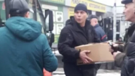 Խարկովի մետրոյի կայարանների մոտ հաց են բաժանում