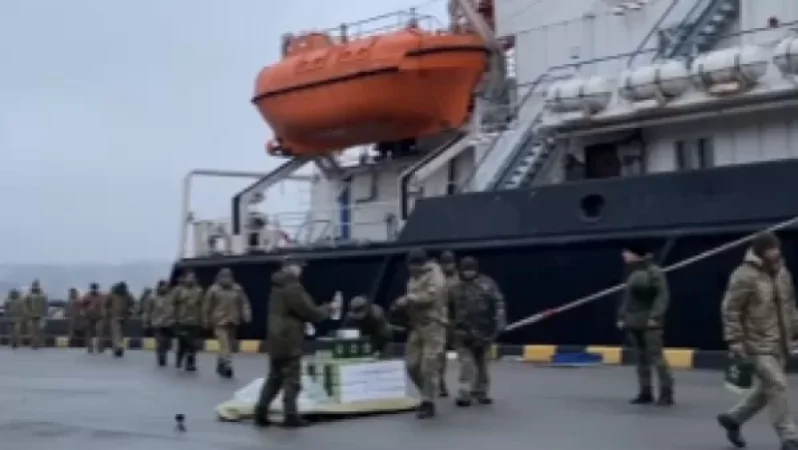 Video: Ukrainian Soldiers Surrender on Snake Island