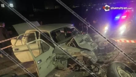 Ողբերգական ավտովթար Զովունի գյուղում. ГАЗ 24-ը բախվել է բետոնե էլեկտրասյանը, տապալել այն. կա 1 զոհ, 1 վիրավոր. Shamshyan. com