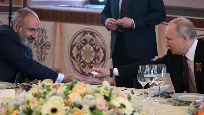 Պուտինը Փաշինյանին օգնել է «ալկոգելով» ցողել ձեռքերը