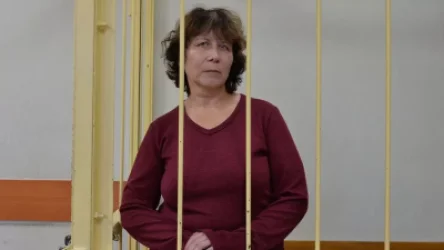 Պուտինի ծնողների գերեզմանին գրություն թողած կինը դատապարտվել է 2 տարվա պայմանական ազատազրկման