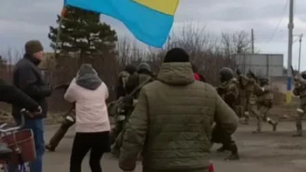 ՏԵՍԱՆՅՈՒԹ. Խերսոնի շրջանի Չապլինկա քաղաքի բնակիչները ցույցի ժամանակ ուղիղ կոնֆլիկտի մեջ են մտել ռուսների հետ