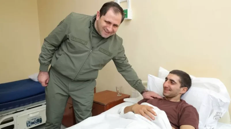 Photos: Minister Papikyan Visits Injured Soldiers