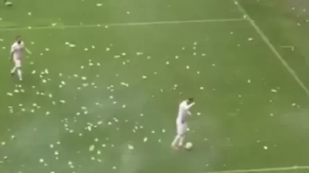 ՏԵՍԱՆՅՈՒԹ. Թուրքիայում ֆուտբոլային խաղի ժամանակ քուրդ խաղացողի ուղղությամբ երկրպագուները շշեր են նետել