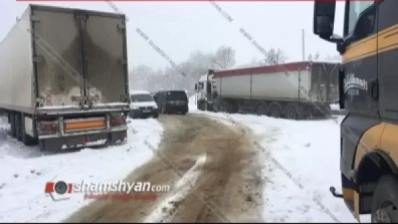 Առատ ձյան պատճառով մեծ թվով բեռնատարներ Լոռու մարզում չեն կարողանում երթևեկել
