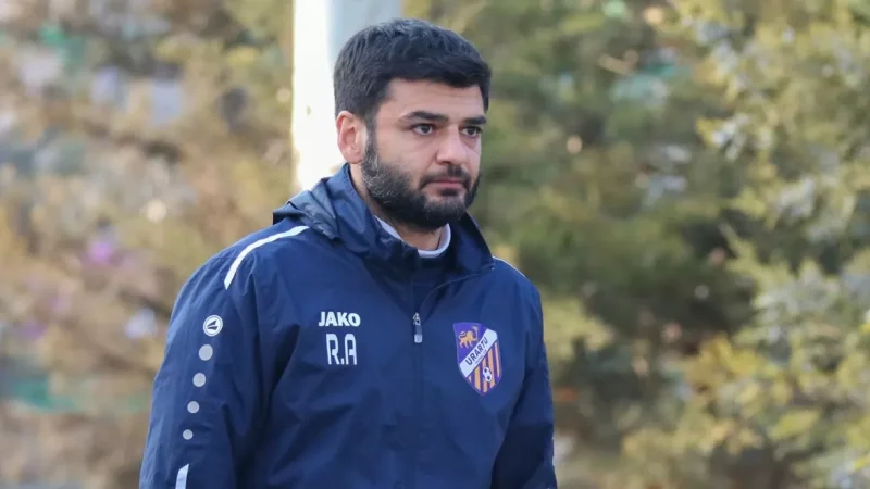 Մարզիչ Ռոբերտ Արզումանյանը ներողություն է խնդրել երկրպագուներից