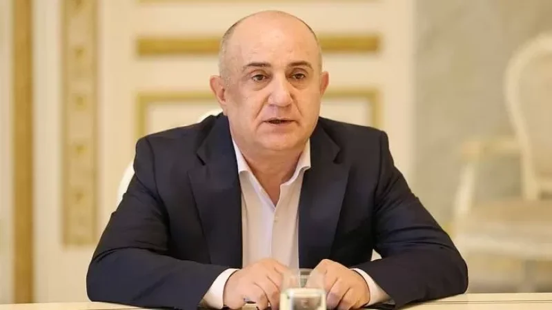 Սամվել Բաբայանի ակտիվացումից հետո խժդժություններ են սկսվել Արցախի ներքաղաքական դաշտում․ «Հրապարակ»