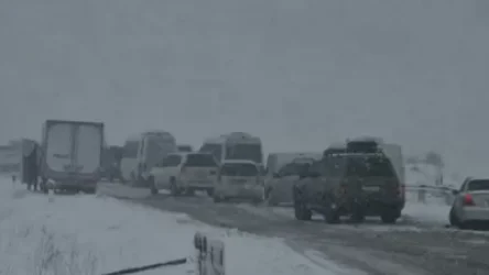 Սաստիկ բքի ու տեսանելիության բացակայության պատճառով կան բազմաթիվ փակ ճանապարհներ