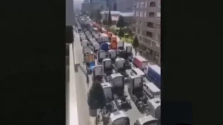 ՏԵՍԱՆՅՈՒԹ. Իսպանիայում հարյուրավոր բեռնատարներ փակել են մայրուղին