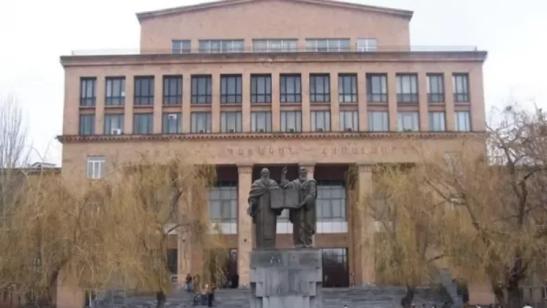 ԵՊՀ ռեկտորը գազանանոցի նախկին աշխատակցի ձեռքով ազատվում է լրատվականի կադրերին․ 24News