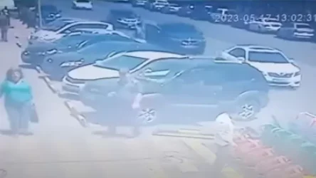 ՏԵՍԱՆՅՈՒԹ. Ինչպես է Աշոտ Փաշինյանը մեքենայից դուրս նետվում