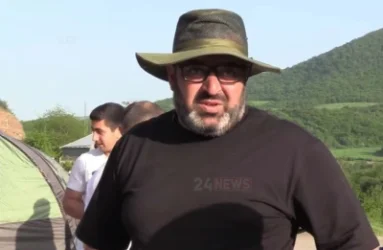 ՏԵՍԱՆՅՈՒԹ․ Մի կողմից սյուները դնում են, մի կողմից ժողովուրդը գնում հանում ա, մի մասն արդեն չկա․ Դանիելյան