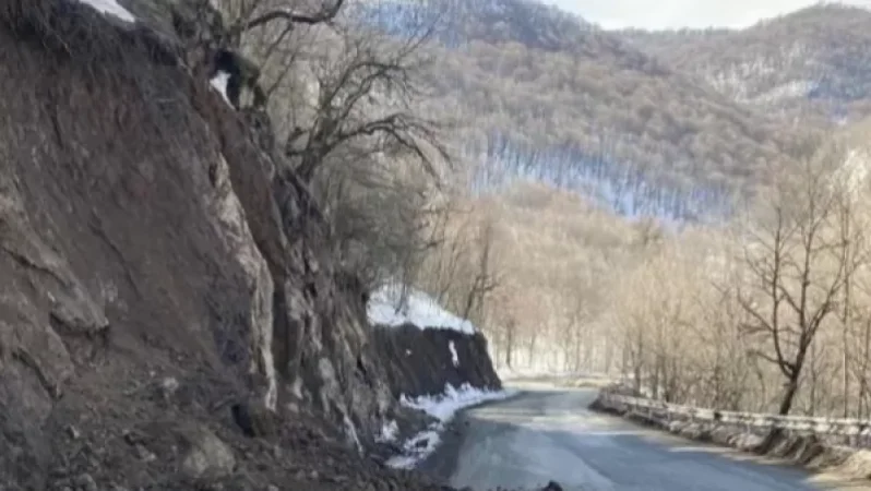 Կապան-Տաթև ավտոճանապարհը քարաթափման հետևանքով դարձել է միակողմանի երթևեկելի