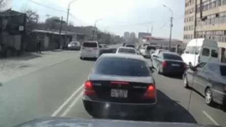 ՏԵՍԱՆՅՈՒԹ. Խախտումդ խախտումով կտրեմ. մեքենաների բախումը` համացանցային մեմ