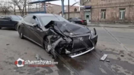 Խոշոր ավտովթար Երևանում. բախվել են Lexus LS500-ն ու Toyota Camry-ն. կա վիրավոր. Shamshyan. com