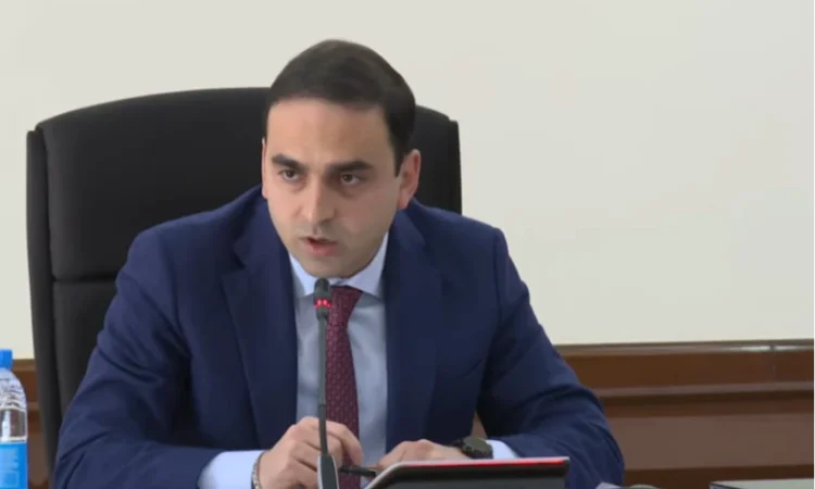 Ի՞նչ են արել աղն ու ավազը. Ավինյան