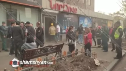 21-ամյա տղան ծխահարված վիճակում տեղափոխվել է հիվանդանոց․ մանրամասներ՝ «Նոր Զովք» սուպերմարկետում բռնկված հրդեհից