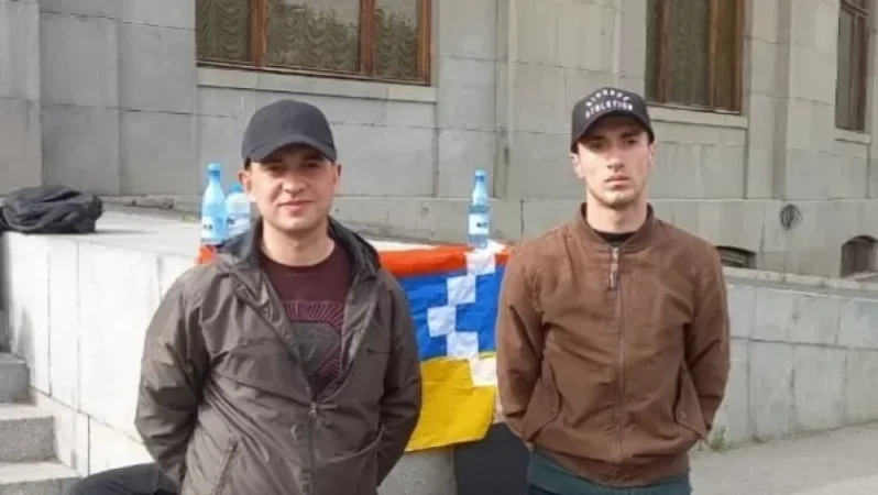 Ովքեր են Ազատության հրապարակում  հացադուլ հայտարարած տղաները և ինչ են ուզում․ Անի Կաղինյանը մանրամասնում է