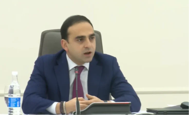 Ակնկալելի սցենարը կատարված է. Ավինյանը՝ դպրոցում բջջային հեռախոսների սահմանափակման մասին