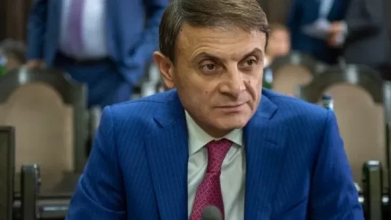 ՀՐԱՏԱՊ. Վալերի Օսիպյանն ազատվել է վարչապետի գլխավոր խորհրդականի պաշտոնից