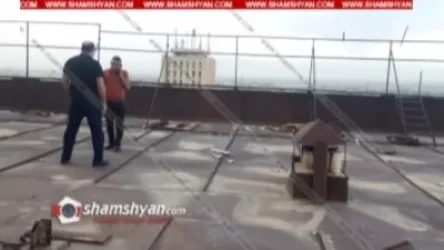 Արտաշատում 40–ամյա տղամարդը սպառնում է ցած նետվել մարզպետարանի տանիքից. Shamshyan. com