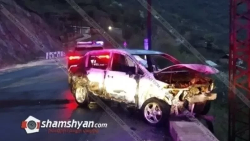 Ավտովթար-հրդեհ՝ Լոռու մարզում․ դուրս է եկել երթևեկելի գոտուց և բախվել արգելապատնեշին