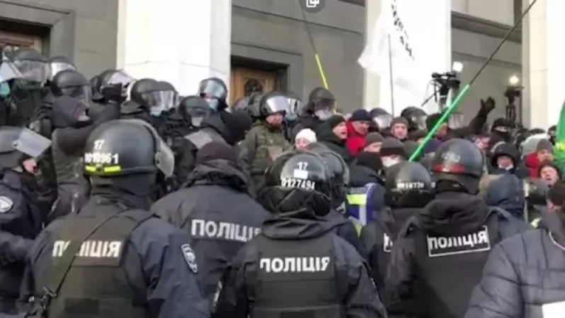 Հինգ երկրներ հայտնել են իրենց դիվանագետներին Ուկրաինայից տարհանելու մասին, իրավիճակը լարվում է