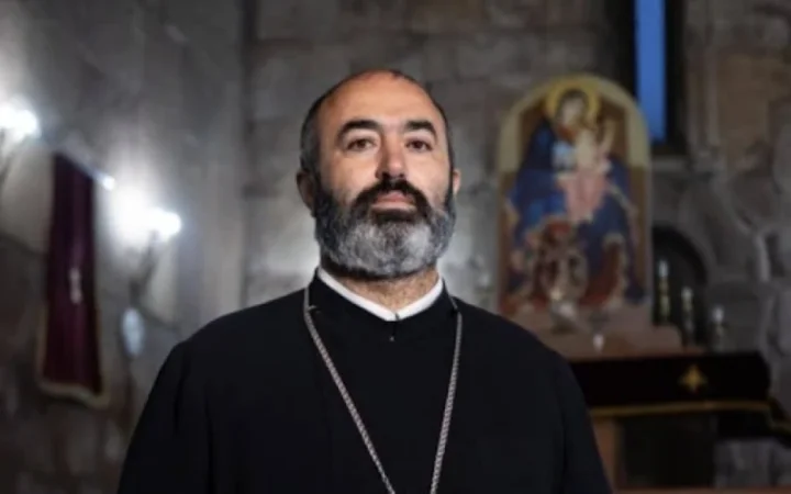 Նման վերաբերմունքի արժանի չէի. քահանան մանրամասներ է հայտնել՝ ինչպես է ԱԱԾ-ն իրեն բերման ենթարկել