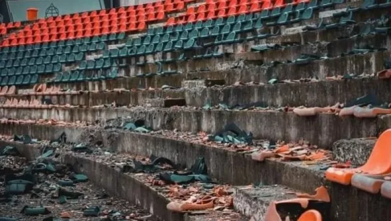 Ստեփանակերտի ստադիոնը նույնպես տուժել է հրետակոծությունից