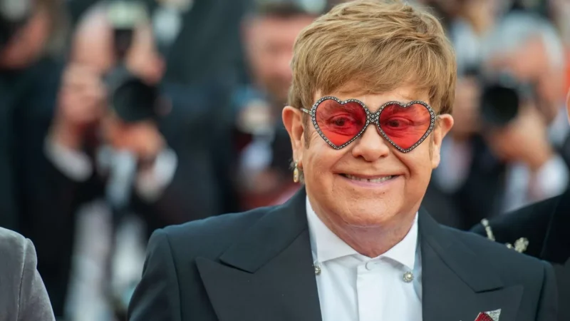 Էլթոն Ջոնին հիվանդանոց են տեղափոխել