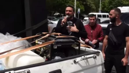 «Հատ-հատ ֆիքսենք ոստիկանների խախտումները և ոչ մի սադրանքի չտրվենք». Վարդևանյանը` երթի մասնակիցներին