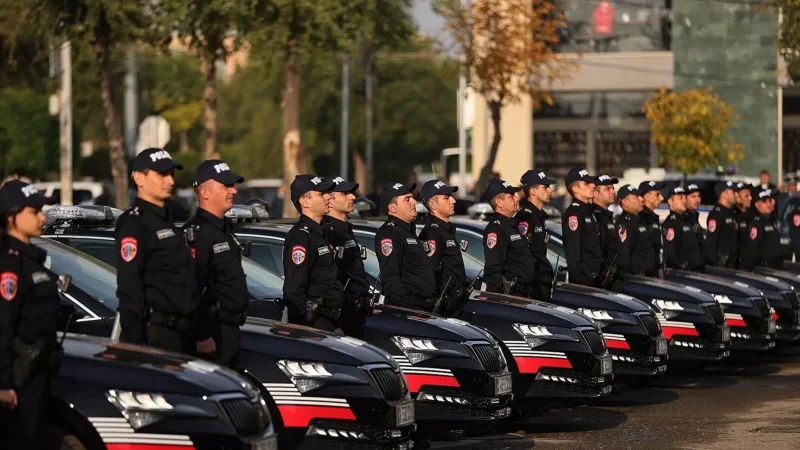 Պարեկների մեքենաներում ճաղավանդակներ կտեղադրվեն․ որքան գումար է հատկացվել․ «Հրապարակ»