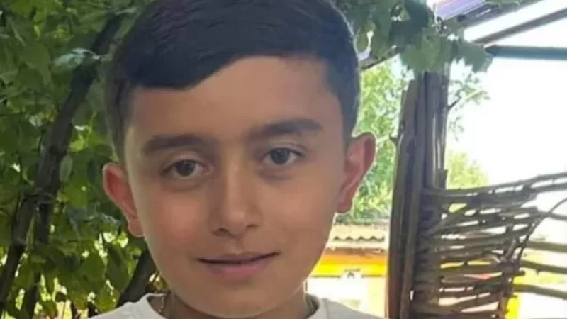 12-ամյա Կարենը, մեքենան 40 ժամ վարելով, ընտանիքին Արցախից հասցրել է Հայաստան