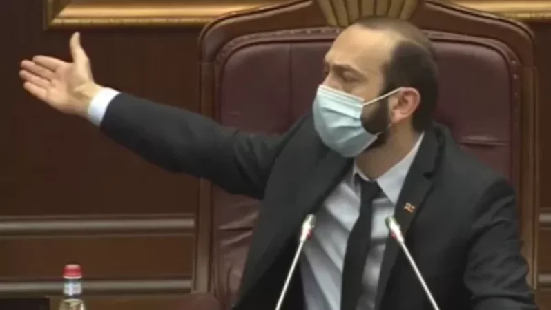 «Ինչի՞ եք ճպըցնում, տիկին Սամսոնյան, չեք ուզում, դուրս եկեք, ճպցնելը ո՞րն է»․ Արարատ Միրզոյանը` Անի Սամսոնյանին