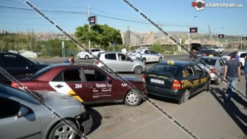 «Դալմա մոլ»-ի դիմաց բախվել են Range Rover-ը, Mercedes-ը և 3 Opel-ներ