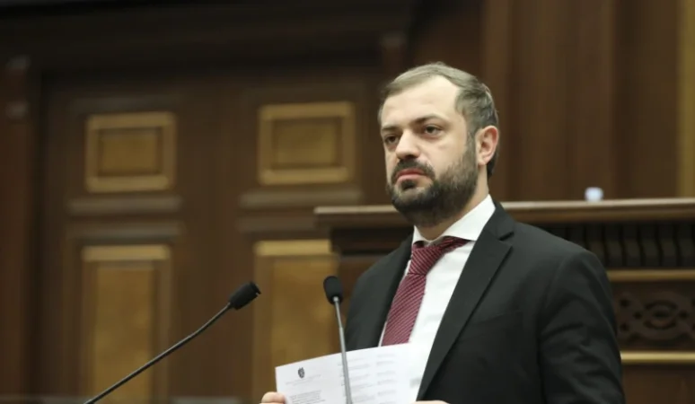 Ի վերջո, Հայաստանի պետական պարտքը շա՞տ է, թե՞ քիչ. Պապոյանը՝ արտաքին պարտքի մասին