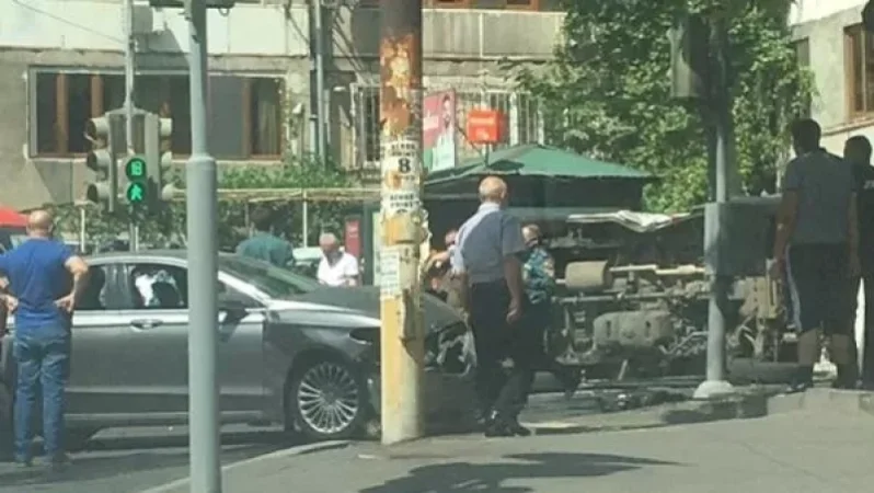 Շտապօգնության ավտոմեքենա է շրջվել