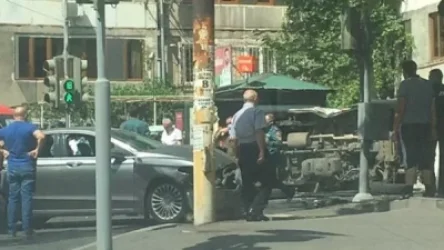 Շտապօգնության ավտոմեքենա է շրջվել