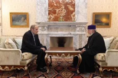 Լևոն Տեր-Պետրոսյանն առանձնազրույց է ունեցել Գարեգին Բ-ի հետ. մանրամասներ