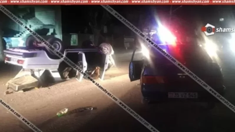 Խոշոր ավտովթար՝ Արարատի մարզում. բախվել են ՎԱԶ 21150-ն ու ՎԱԶ 2106-ը, վերջինս գլխիվայր շրջվել է, կա վիրավոր. Shamshyan. com