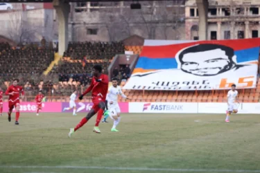 ԼՈՒՍԱՆԿԱՐՆԵՐ. Մեկնարկել է Վազգեն Սարգսյանի 65-ամյակին նվիրված ֆուտբոլի համաբանակային մրցաշարը