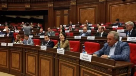 «Փաստ». Փակ նիստում զգուշացվել է՝ «լյապեր» չտալ և հնարավոր բոլոր տարբերակներով շրջանցել քաղաքական «ծանր» հարցերը