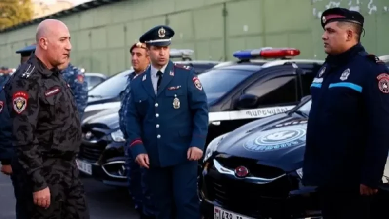 Արման Սարգսյանը շրջել է ՊՊԾ գնդում, ծանոթացել կարգապահությանը, ոստիկաններին հորդորել զբաղվել ինքնակրթությամբ (լուսանկարներ)