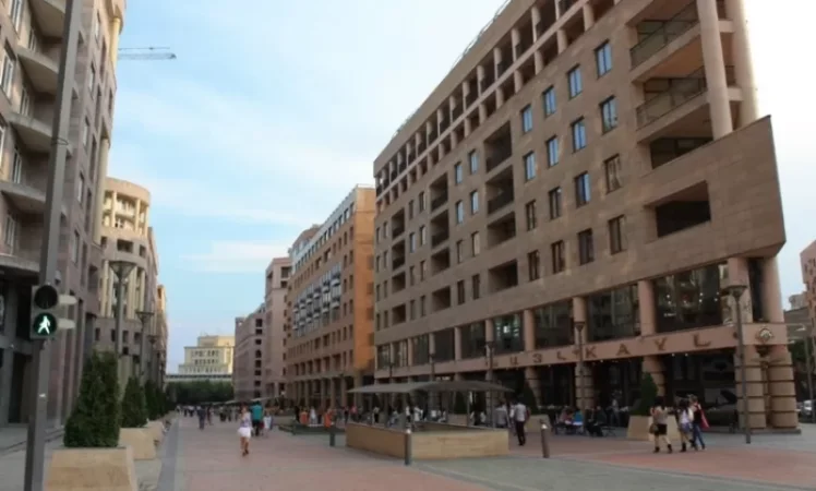 Հյուսիսային պողոտայի խանութներից պահանջել են փոխել սև ցուցանակները․ «Հրապարակ»