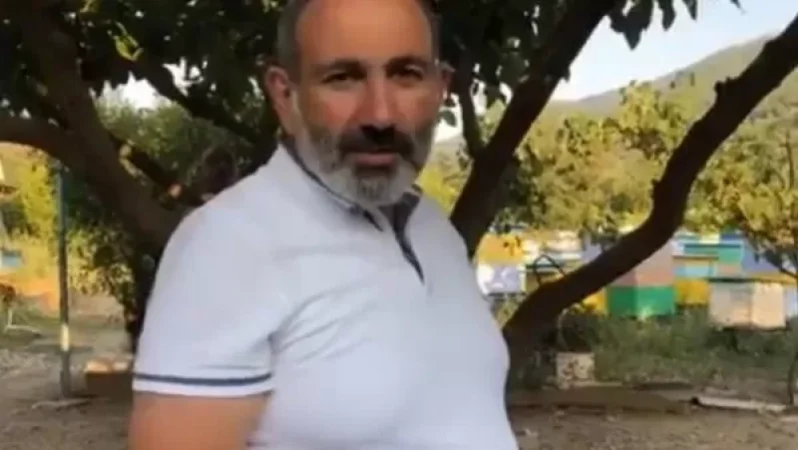 Վարչապետն Դպրաբակ գյուղի բնակչի հետ ուղևորվում է նրա տուն