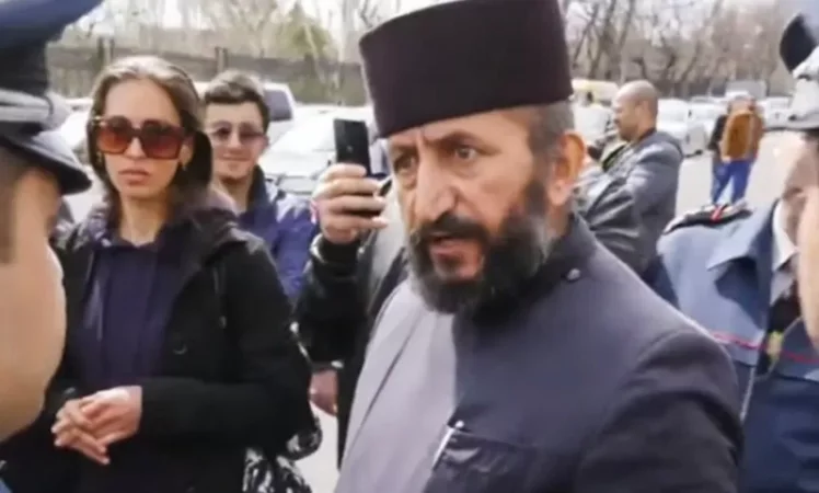 Հոգևորականին ոչ հարիր կեցվածքի համար քահանան փիլոնազուրկ է արվել