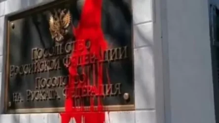 Բուլղարիայում Ռուսաստանի դեսպանատան վրա ներկ են լցրել․ ակտիվիստներից մեկը հայ է